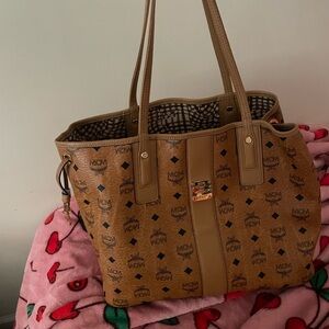 MCM Reversible Liz Shopper In Visetos